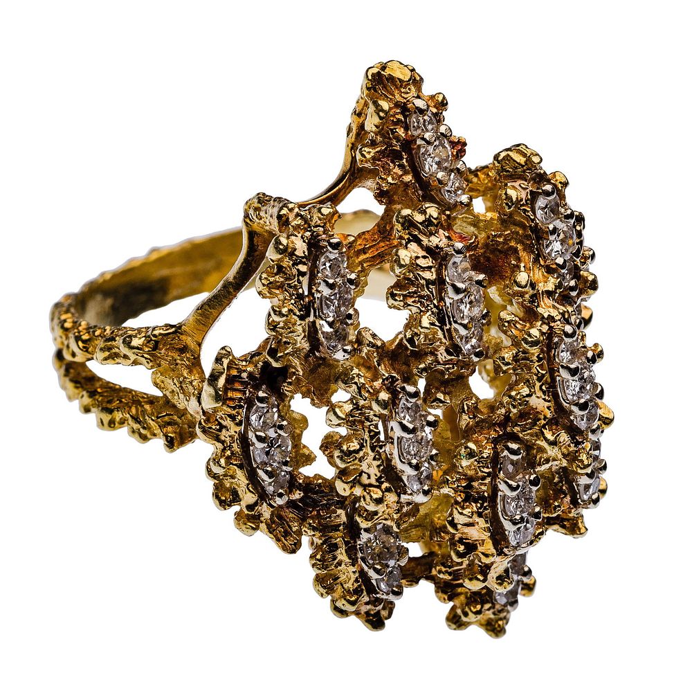 Lot 216: 18k Yellow Gold and Diamond Ring