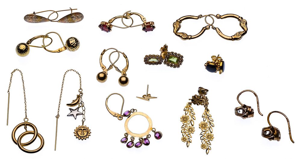 Lot 319: 14k Yellow Gold Earring Assortment