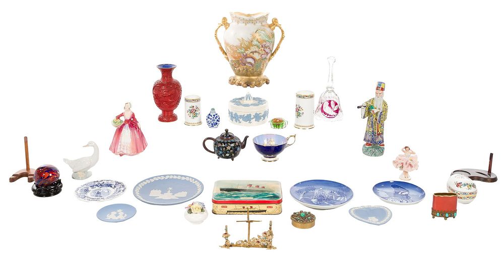 Lot 408: Decorative Object Assortment