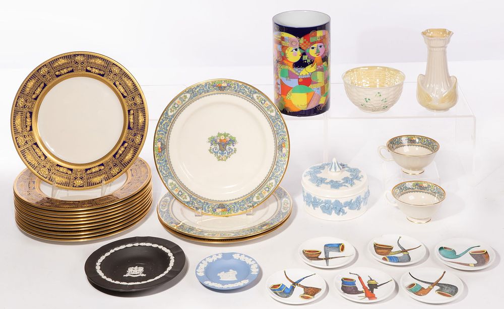 Lot 409: Decorative Porcelain Assortment