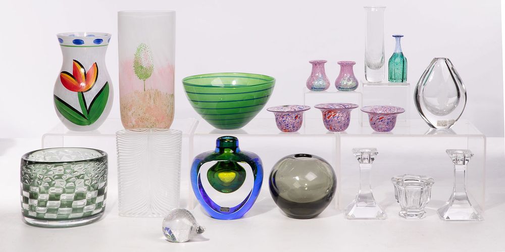 Lot 422: Indeborg Lundin for Orrefors 'Ariel' Vase