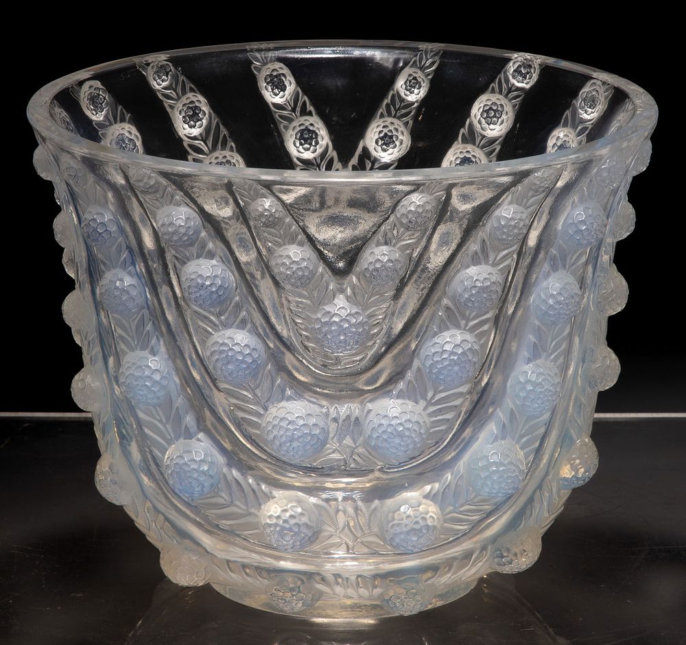 Lot 425: Rene Lalique Crystal 'Vichy' Vase