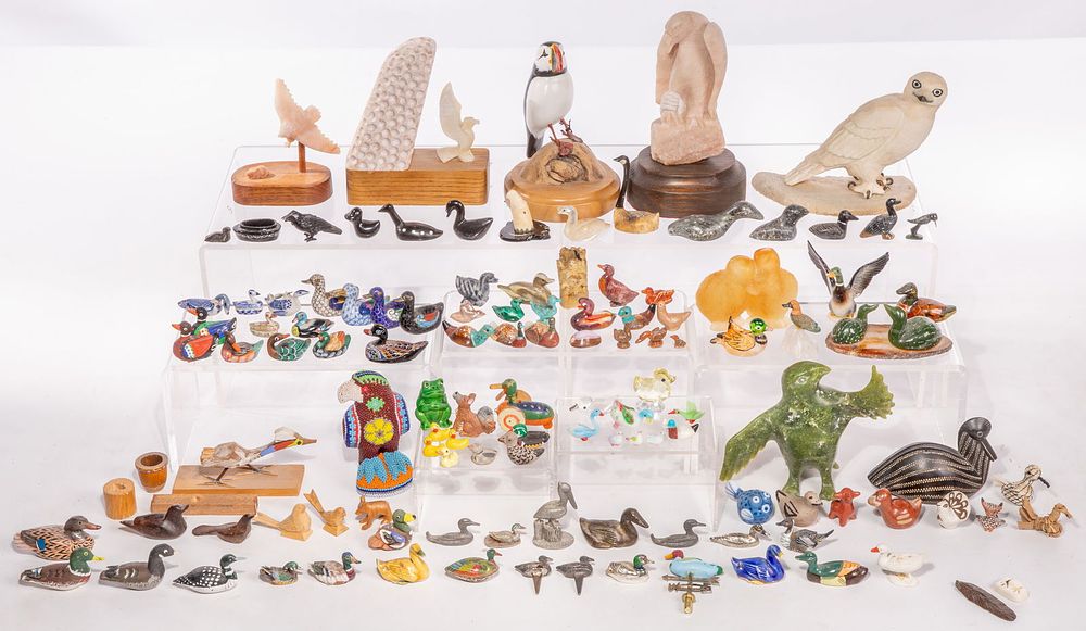Lot 440: Avian Motif Decorative Object Assortment