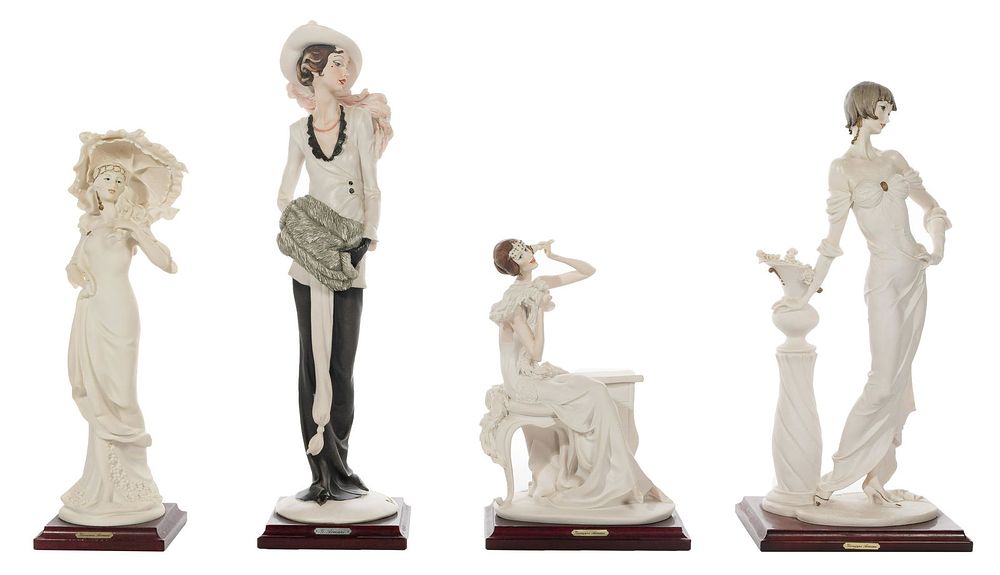 Lot 260: Giuseppe Armani Figurine Assortment