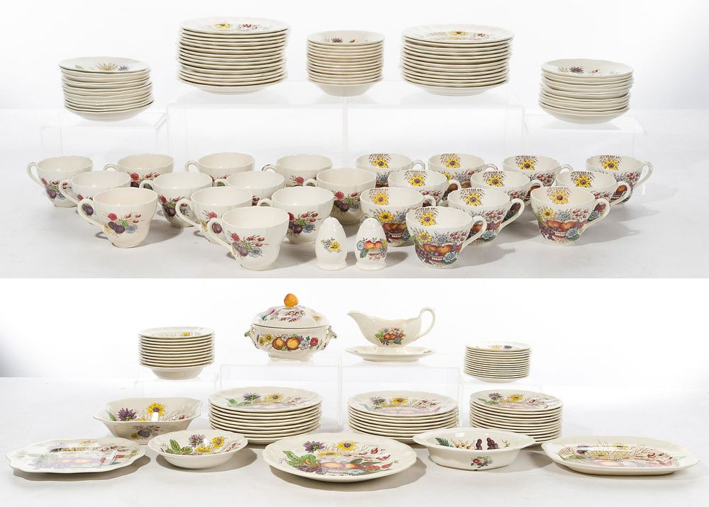 Lot 294: Copeland Spode 'Reynolds' China Service