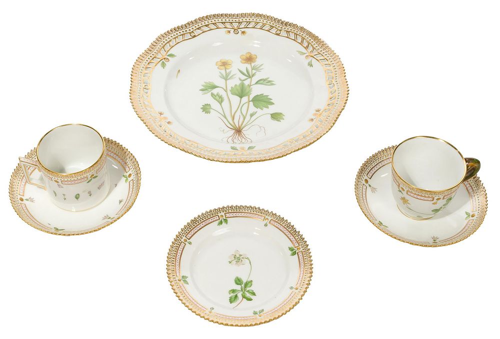 Lot 313: Royal Copenhagen 'Flora Danica' Porcelain Collection