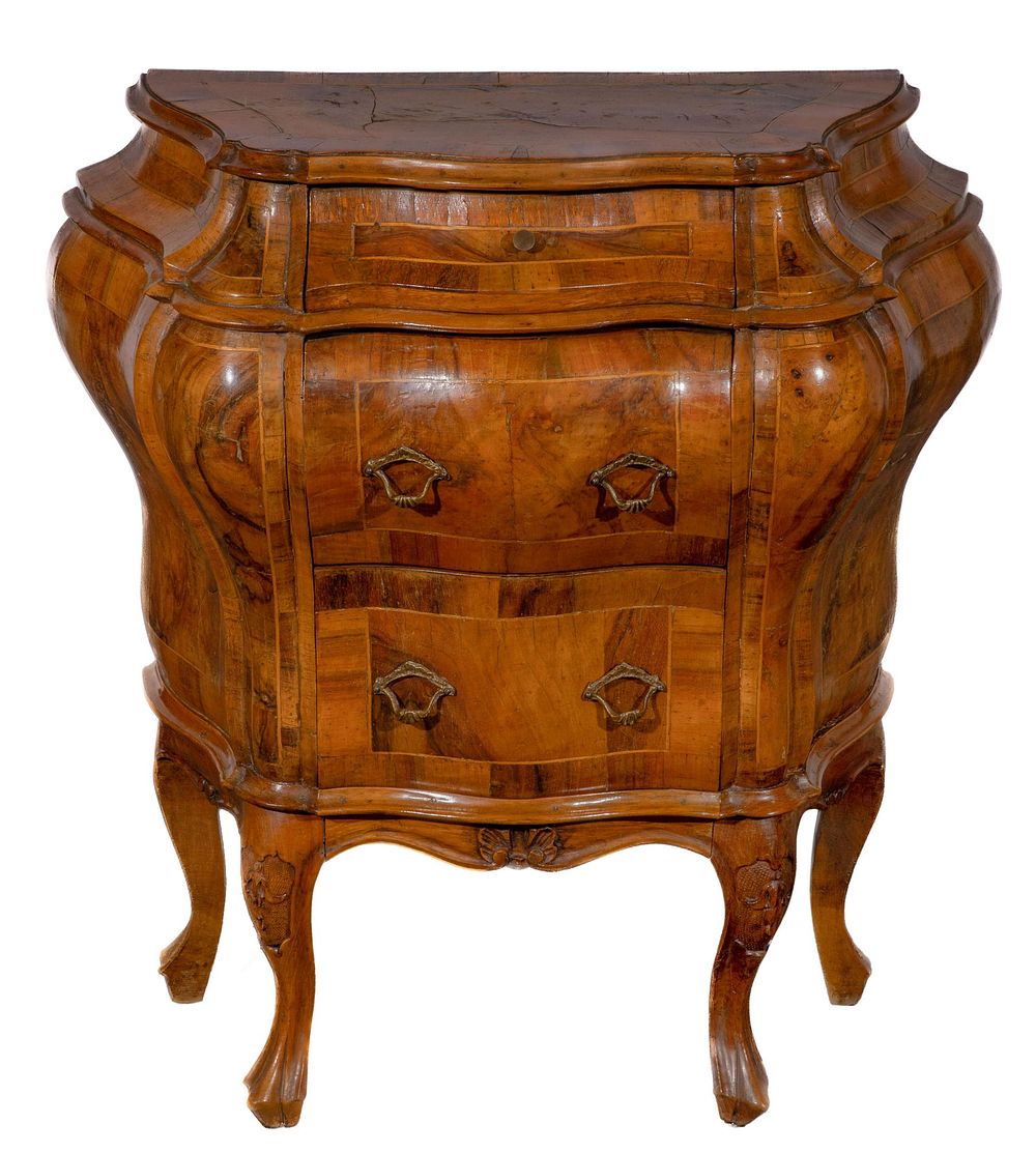 Lot 445: Italian Bombe Chest