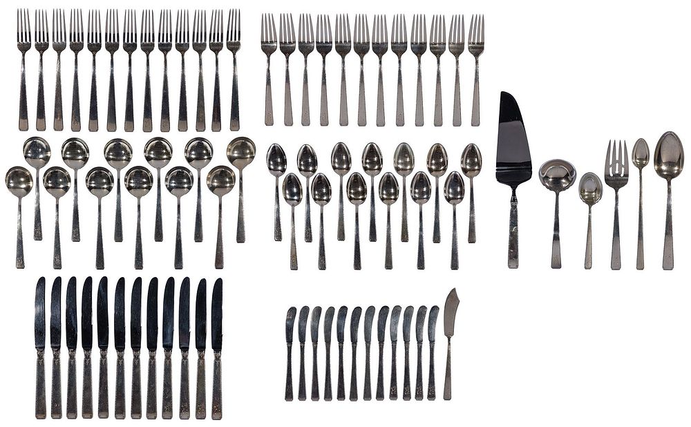Lot 307: Towle 'Old Lace' Sterling Silver Flatware Service