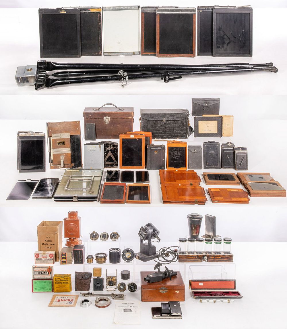 Lot 331: Camera Darkroom Accessory Assortment
