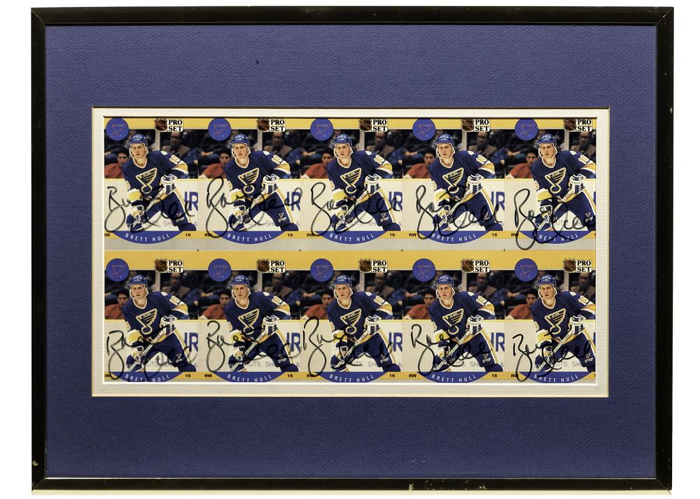 Lot 418: St. Louis Blues Brett Hull Signed Pro Set Cards