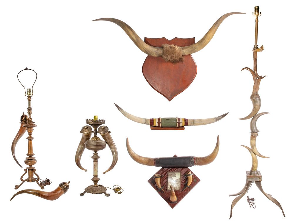 Lot 453: Horn Lamp and Wall Hanging Assortment