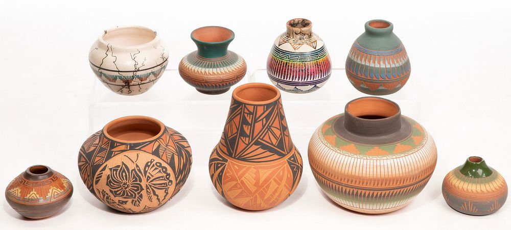 Lot 511: Southwestern American Indian Pottery Assortment