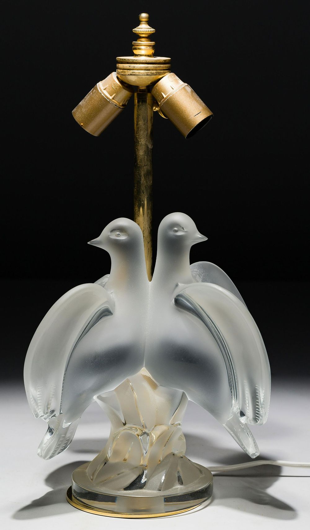 Lot 525: Lalique Crystal 'Ariana' Table Lamp