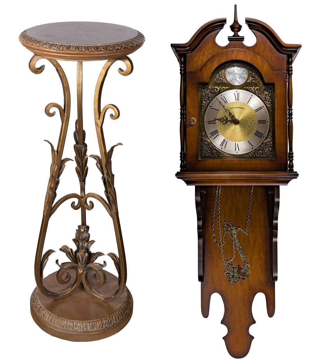 Lot 553: Attributed to Bernhardt Pedestal / Stand
