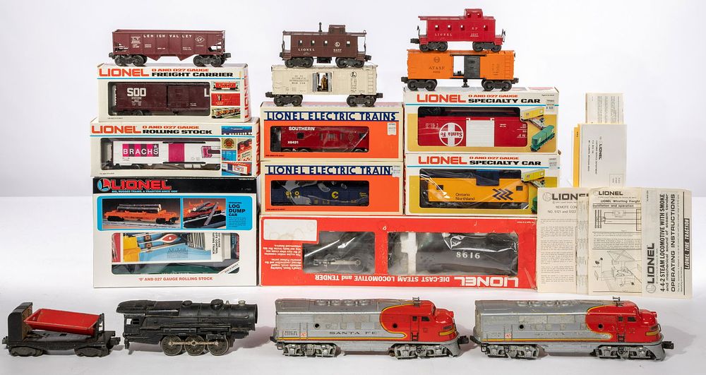 Lot 171: Lionel Model Train Assortment