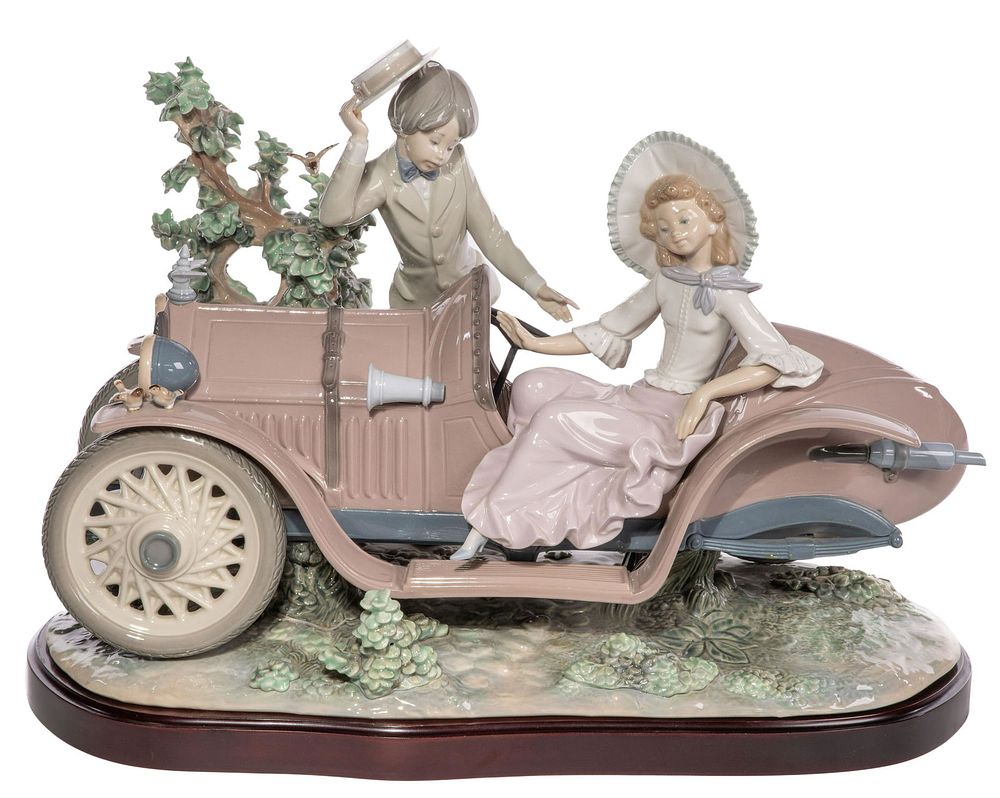 Lot 177: Lladro #1393 'First Date' Figurine