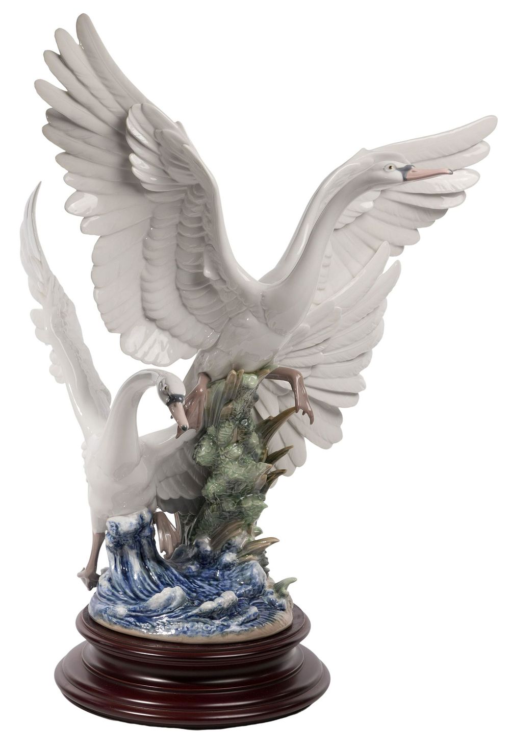 Lot 179: Lladro #5912 'Swans Take Flight' Figurine