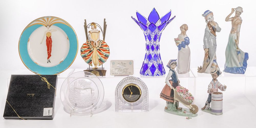 Lot 212: Decorative Object Assortment