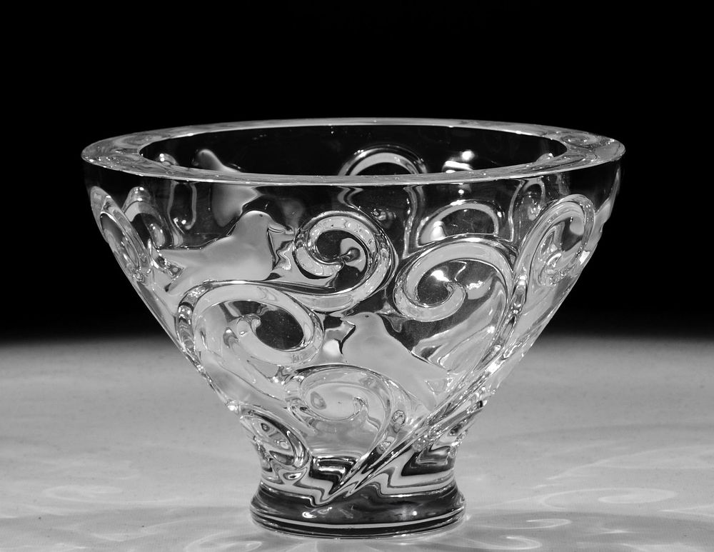 Lot 260: Lalique Crystal 'Verone' Centerpiece Bowl