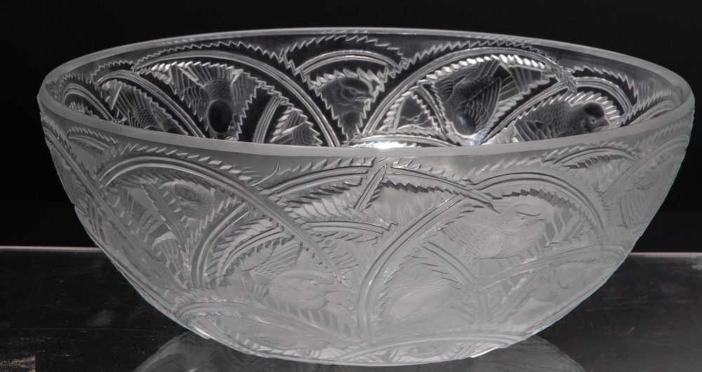 Lot 265: Lalique Crystal 'Pinson' Bowl