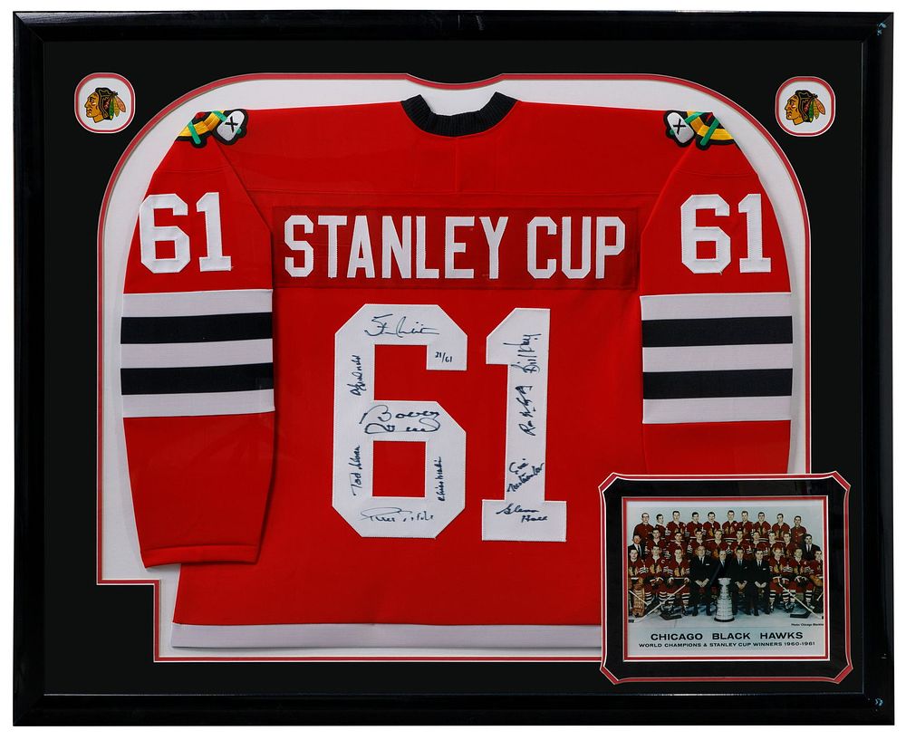 Lot 315: Chicago Blackhawks Team Signed Stanley Cup Winners Jersey