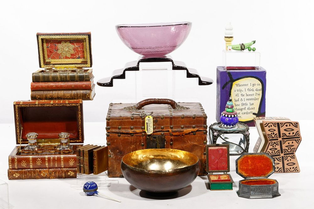Lot 293: Decorative Object Assortment