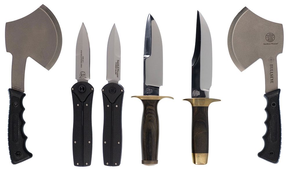 Lot 387: Smith & Wesson Knife Assortment