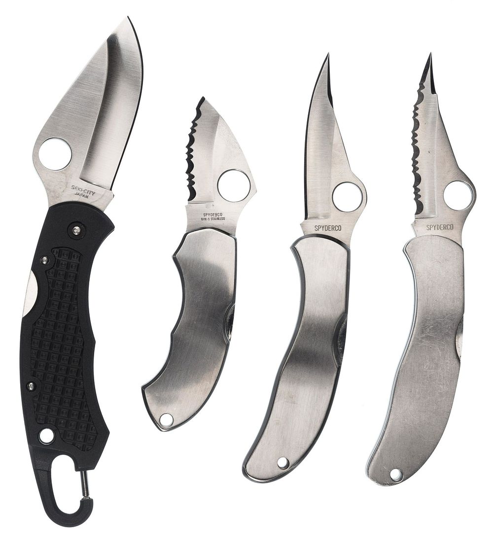 Lot 389: Spyderco Folding Knife Assortment