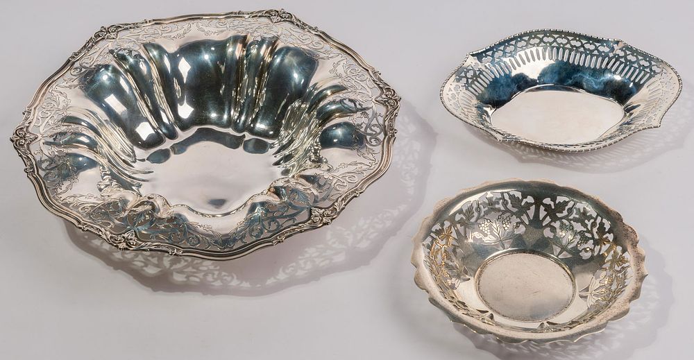 Lot 164: Sterling Silver Pierced Rim Bowl Assortment