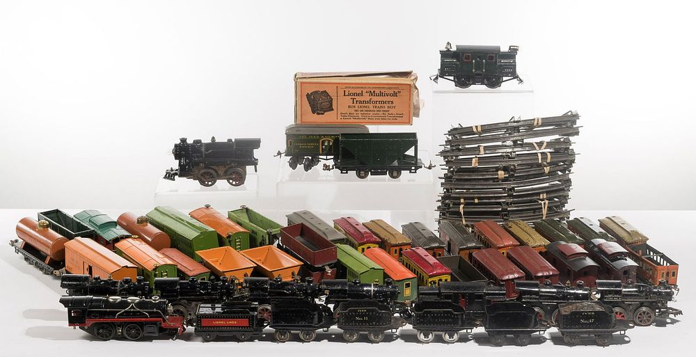 Lot 191: Lionel O-Gauge Model Train Assortment