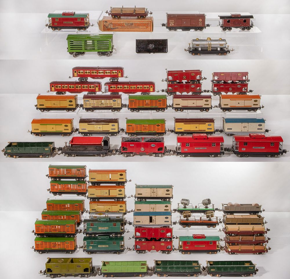 Lot 197: Lionel O-Gauge Model Train Car Assortment