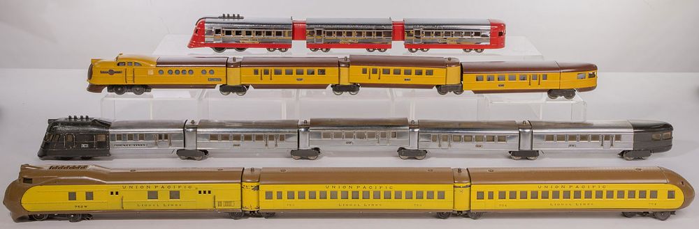 Lot 202: Lionel O-Gauge Streamliner Model Train Sets Assortment
