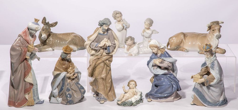 Lot 214: Lladro Nativity Figurine Collection