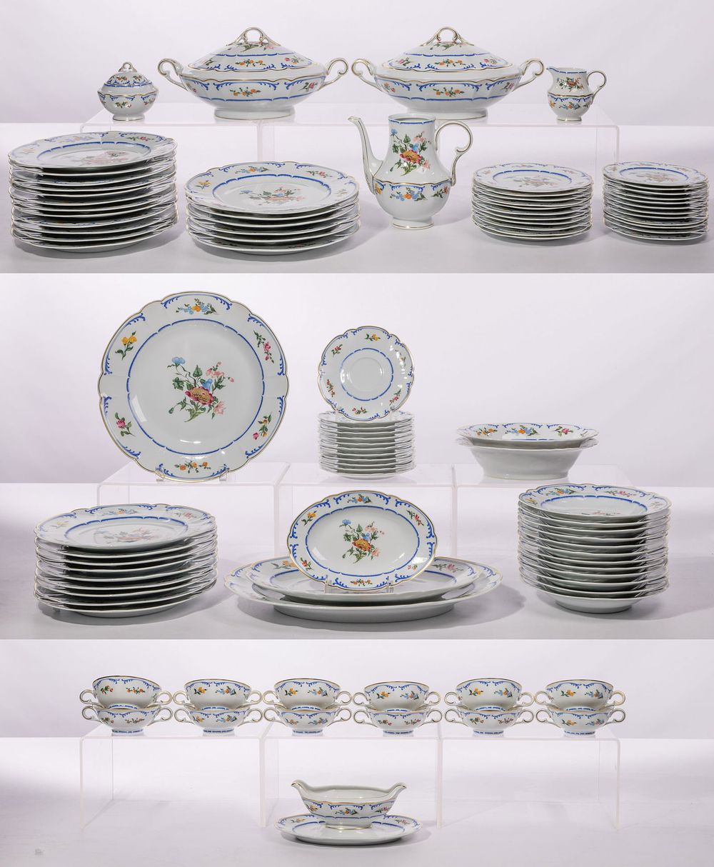 Lot 246: Haviland Limoges 'Marjolaine' China Service