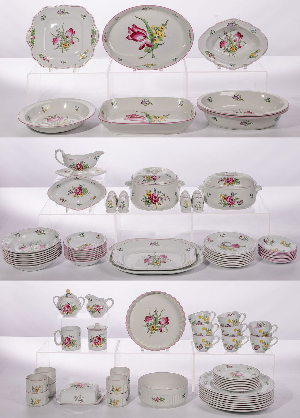 Lot 250: Spode 'Marlborough Sprays' China Service