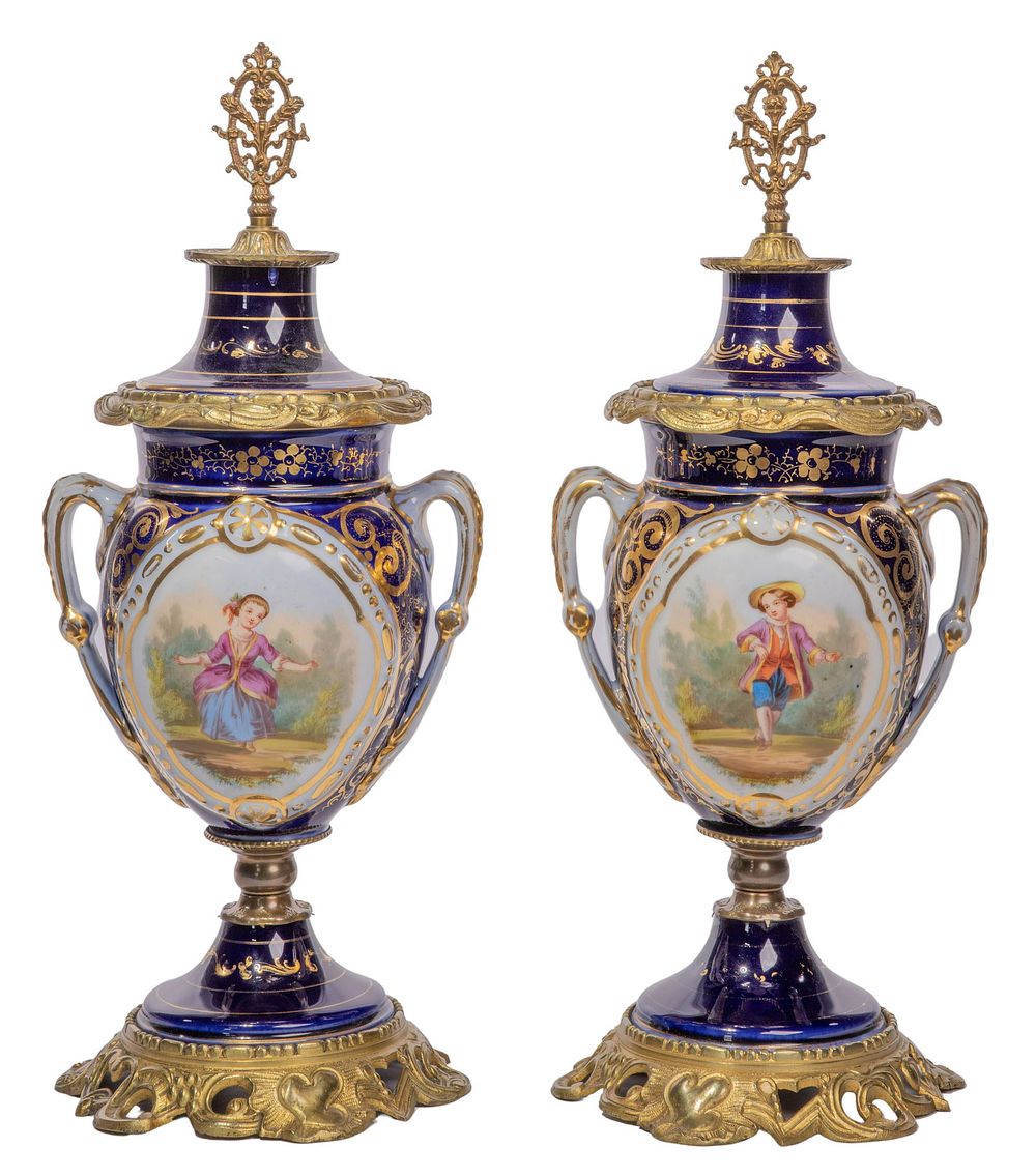 Lot 268: Porcelain Lidded Urns