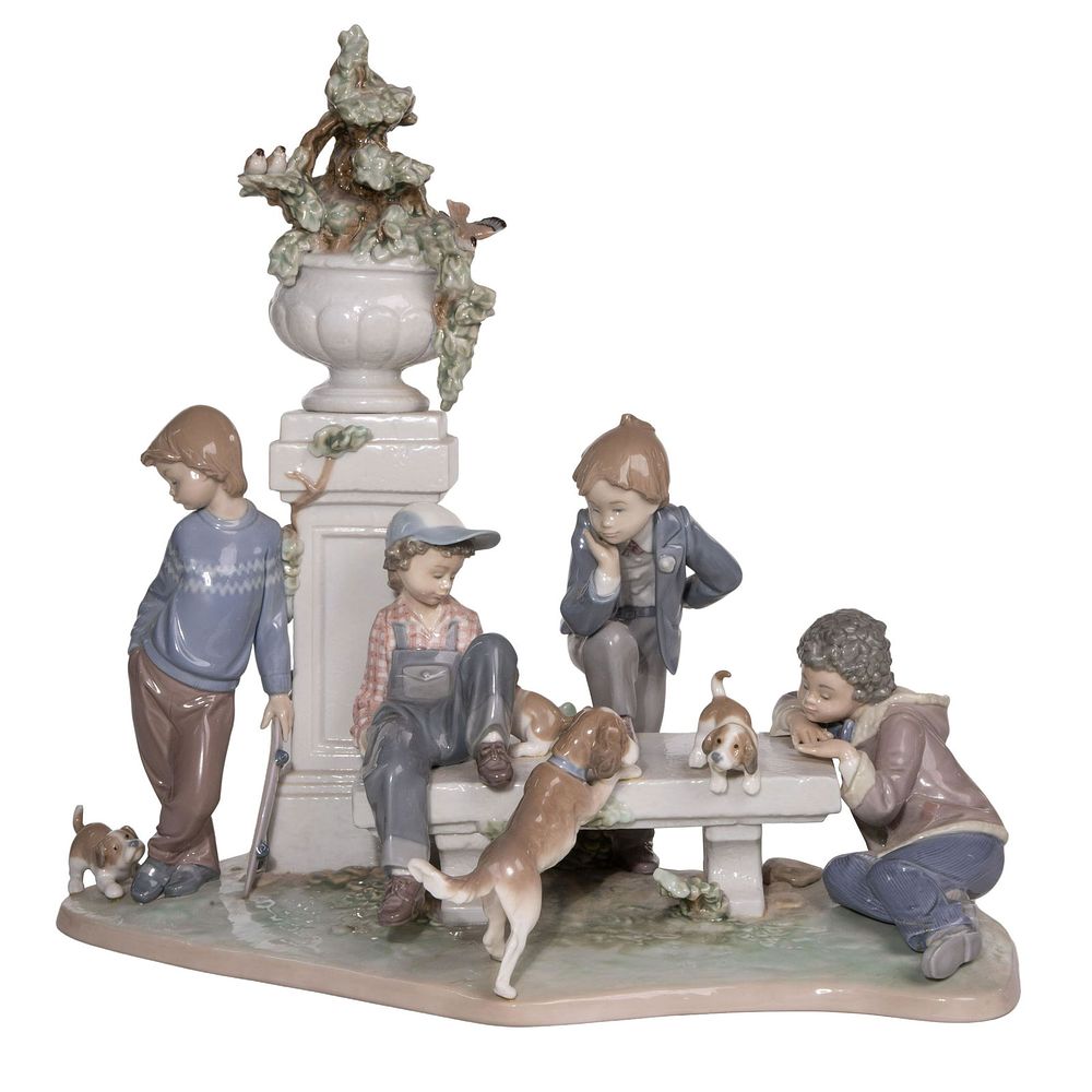 Lot 234: Lladro #5539 'Puppy Dog Tails' Figurine