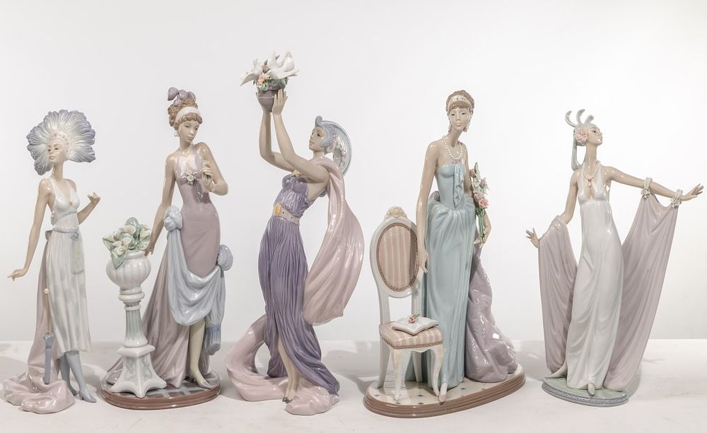 Lot 235: Lladro Figurine Assortment
