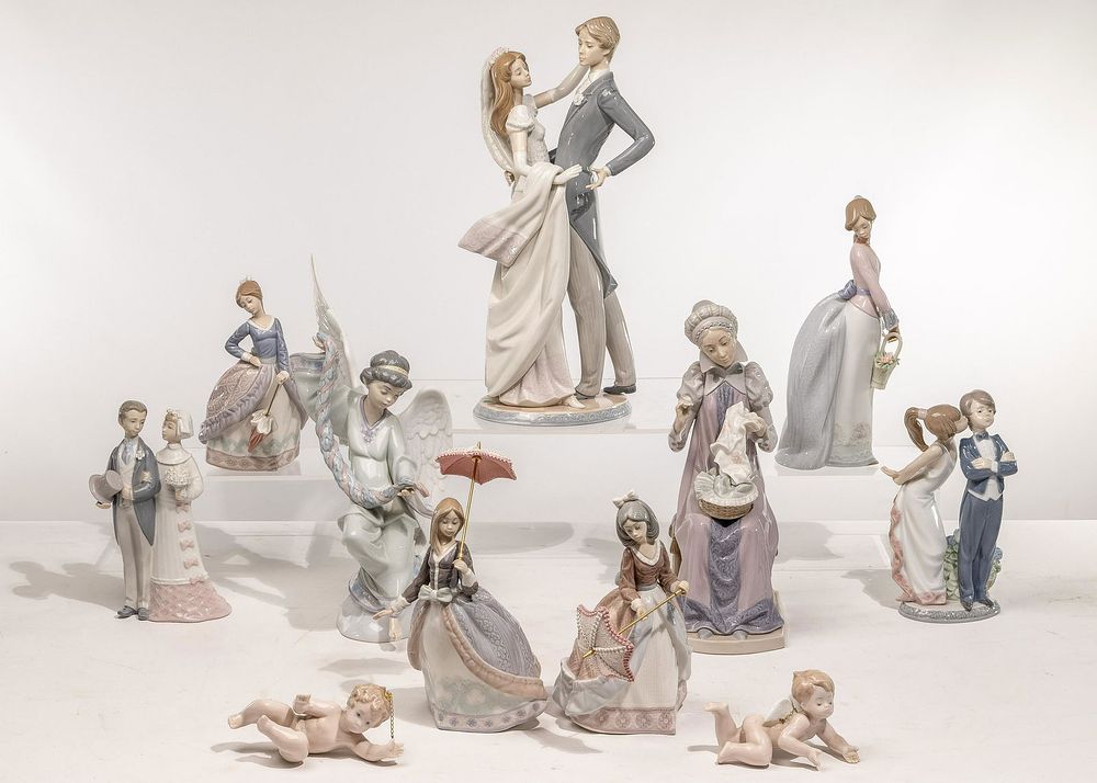 Lot 238: Lladro Figurine Assortment