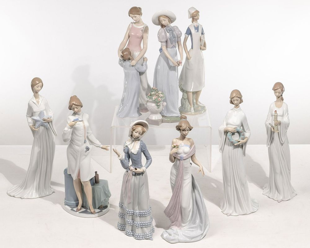 Lot 239: Lladro Figurine Assortment