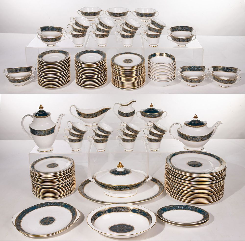 Lot 260: Royal Doulton 'Carlyle' China Service