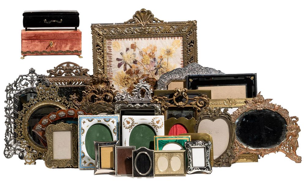 Lot 280: Decorative Frame Assortment