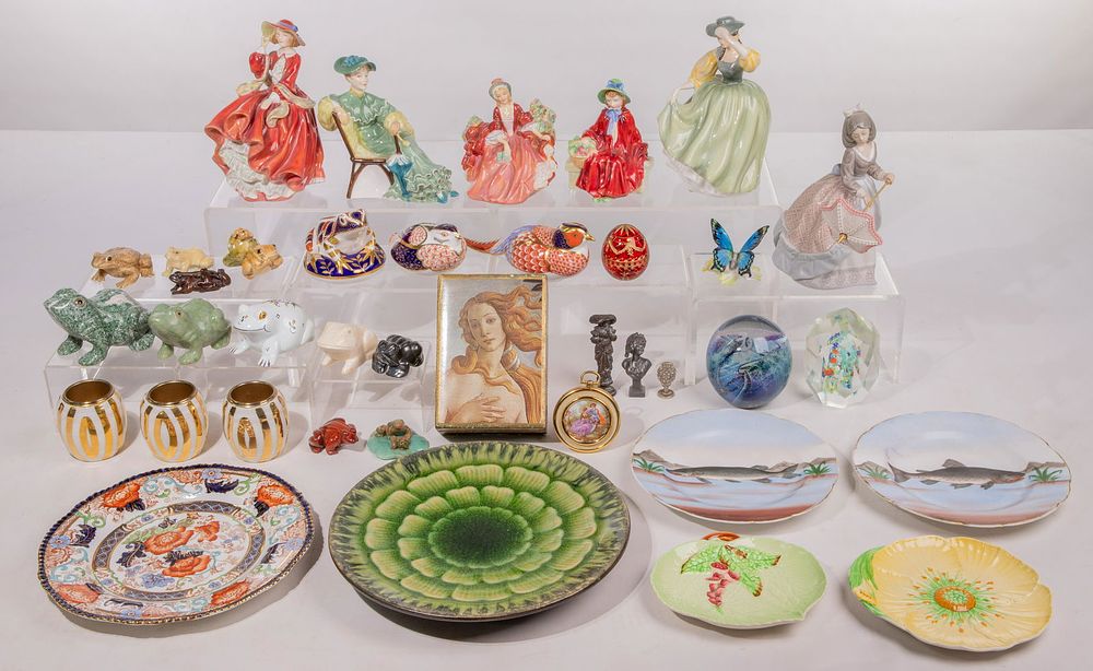 Lot 282: Decorative Object Assortment