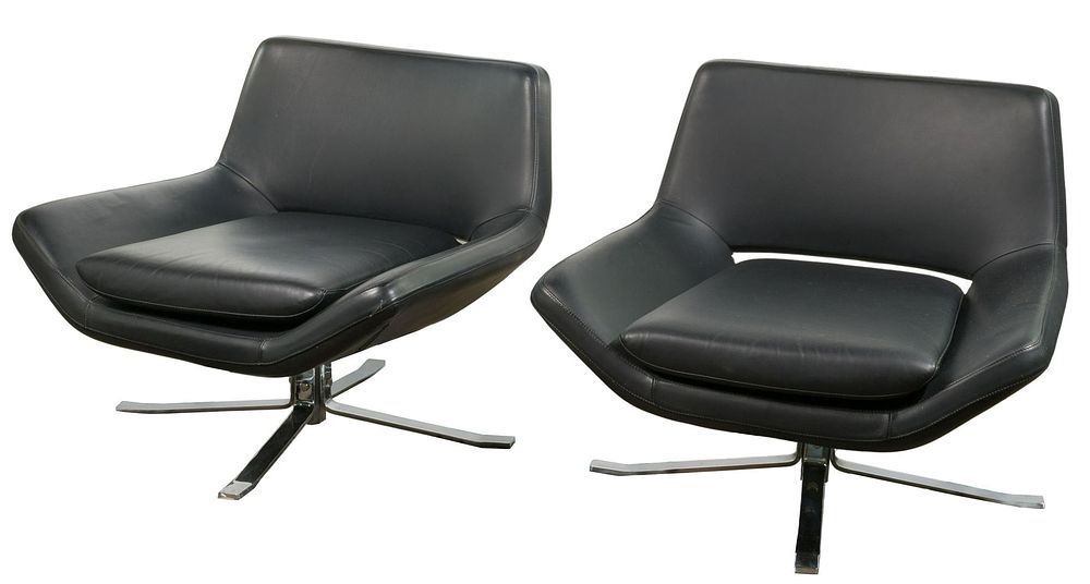Lot 323: Camerich Leather and Chrome Armchairs