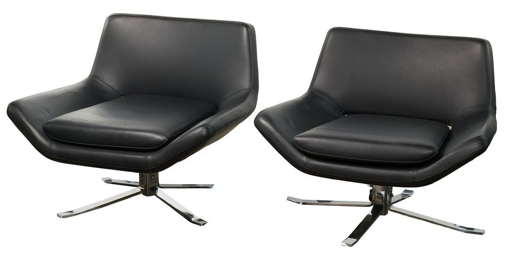 Lot 324: Camerich Leather and Chrome Armchairs
