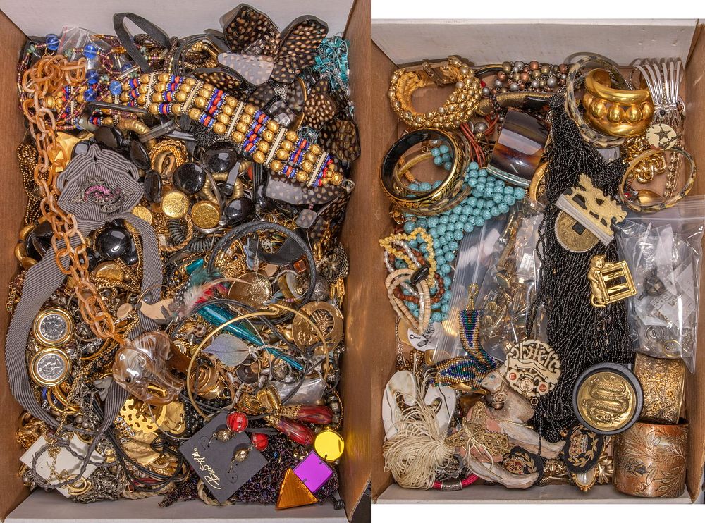 Lot 152: Costume Jewelry Assortment