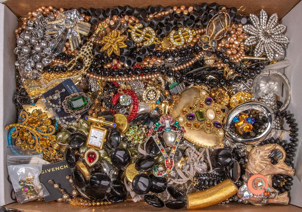 Lot 154: Rhinestone and Crystal Jewelry Assortment