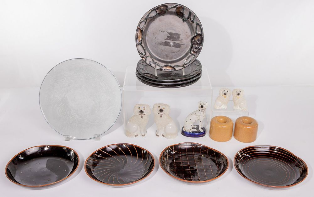 Lot 502: Porcelain Object Assortment
