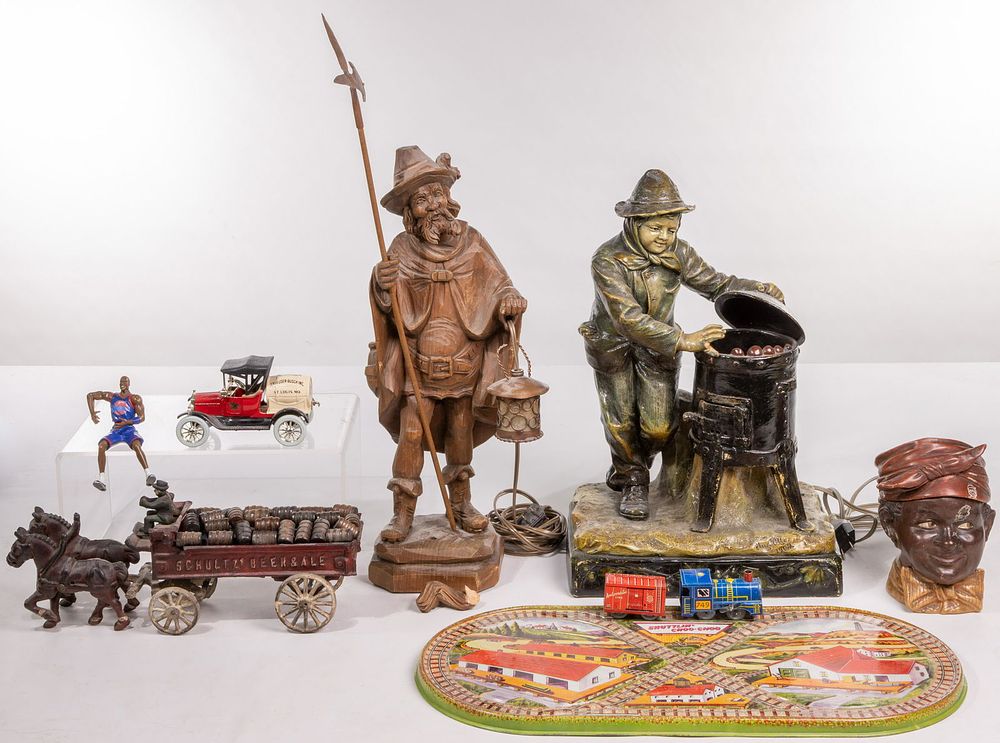 Lot 514: Decorative Object Assortment