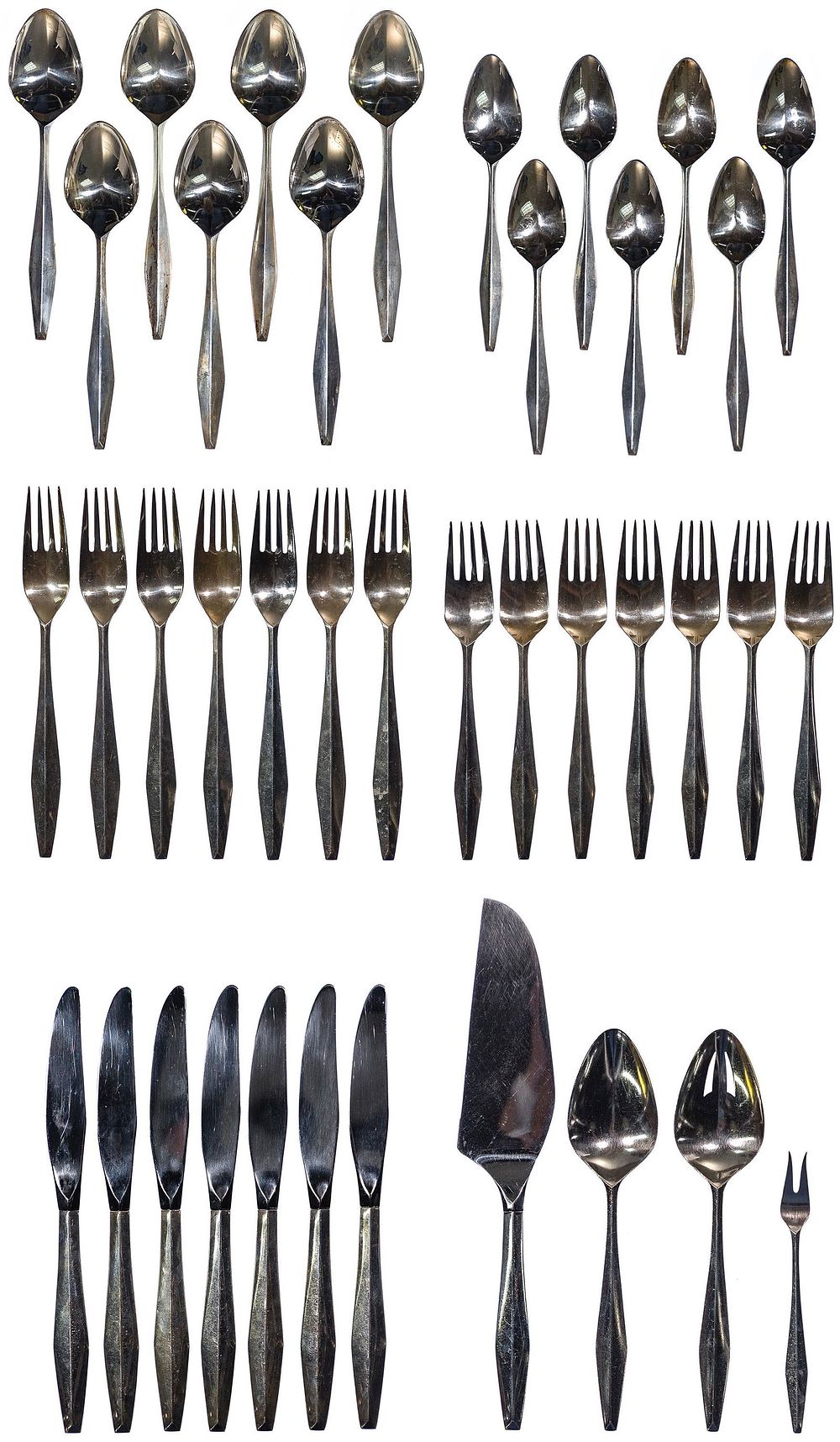 Lot 208: Gio Ponti for Reed & Barton 'Diamond' Sterling Silver Flatware